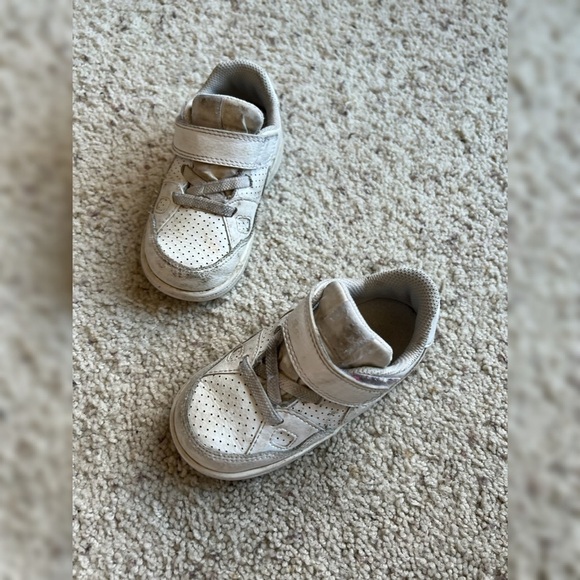 Nike toddler sneakers - Picture 1 of 4